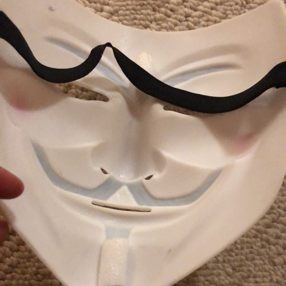 Sturdy Guy Fox mask- V for Vendetta - Picture 2 of 3